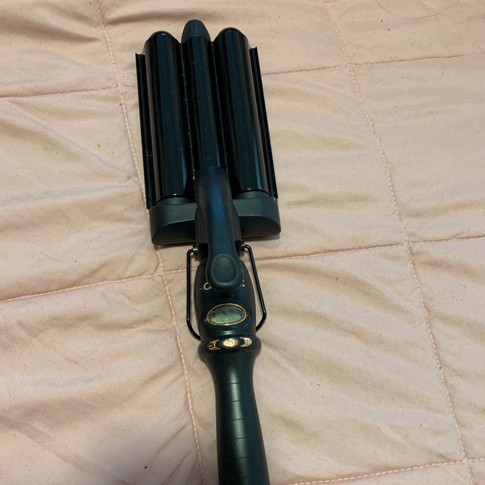 Amika High Tide Waver